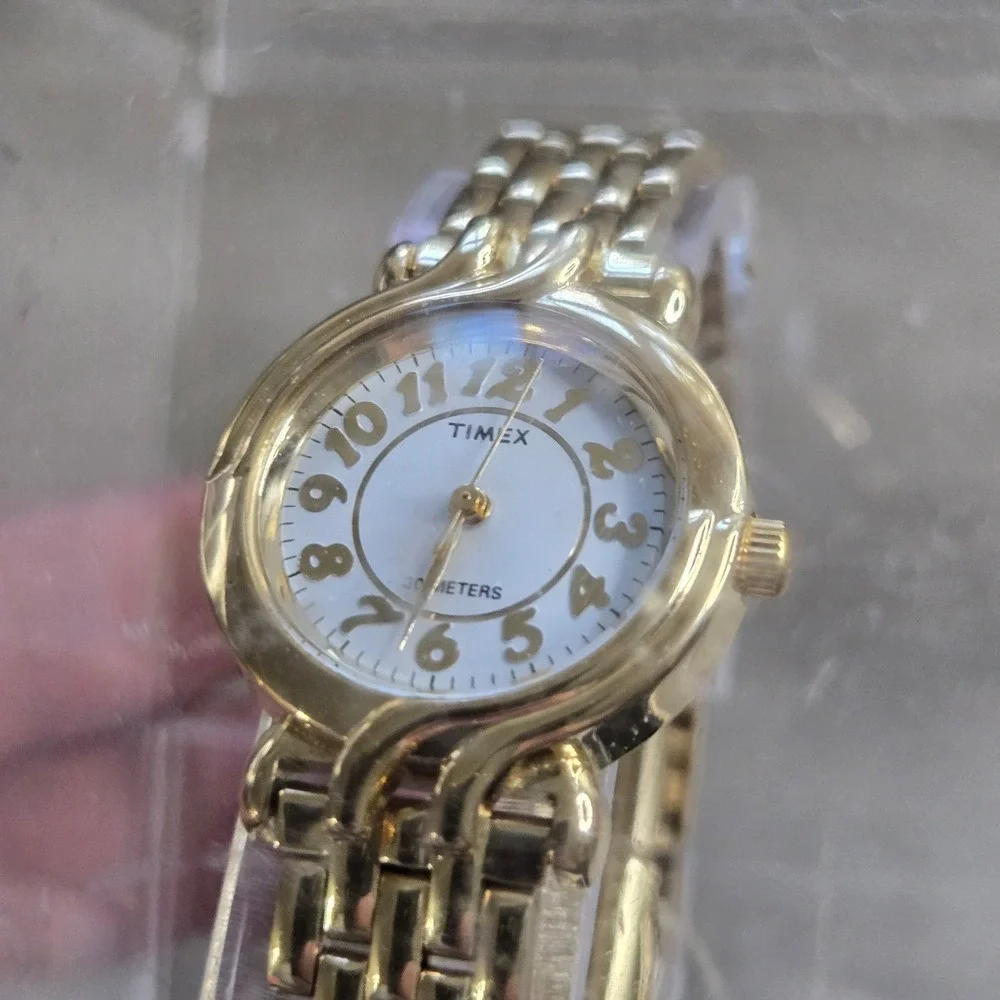 Vintage Timex Women's Gold tone Round Swirl Watch T119 White Dial 30M Old Stock